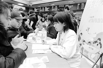 蘭州大學(xué)第一醫(yī)院舉行“新年！新高度！”兒童保健義診活動(dòng)