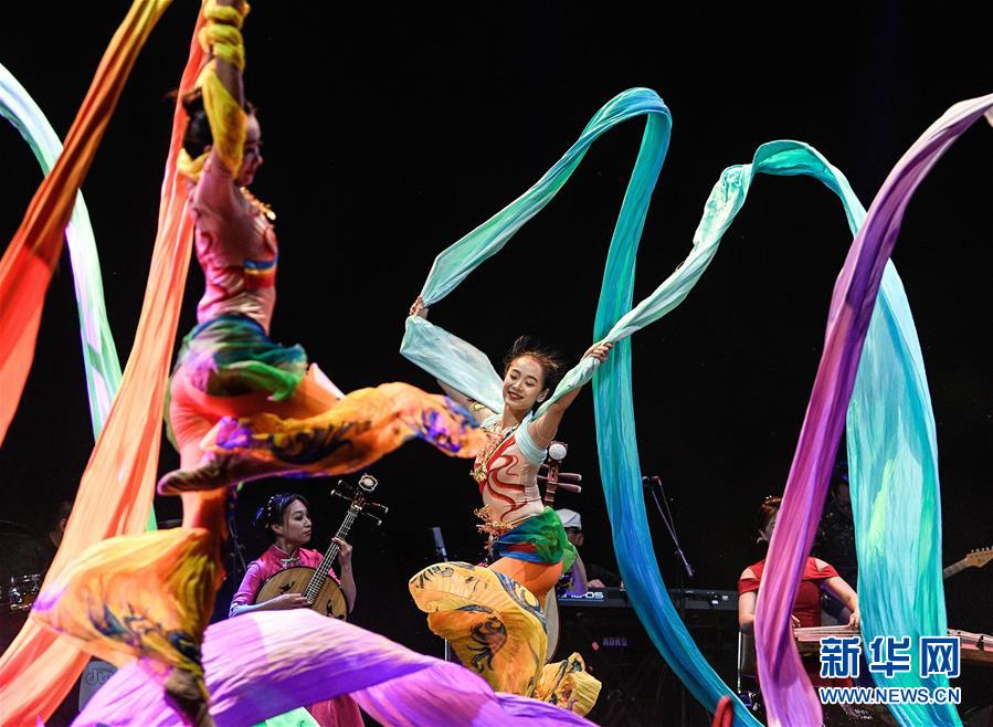 （國(guó)際）智利上萬(wàn)人觀(guān)賞“歡樂(lè)春節(jié)”慶典晚會(huì)