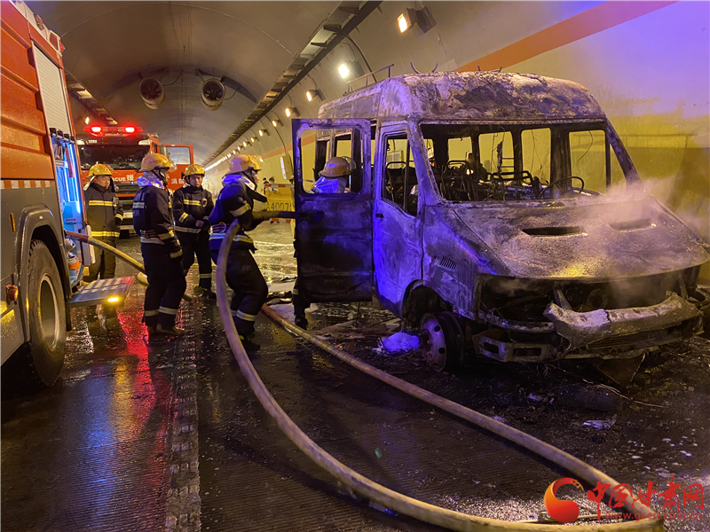 【微視頻】爭分奪秒！蘭州龔家灣消防救援站隧道內(nèi)搶救防疫物資