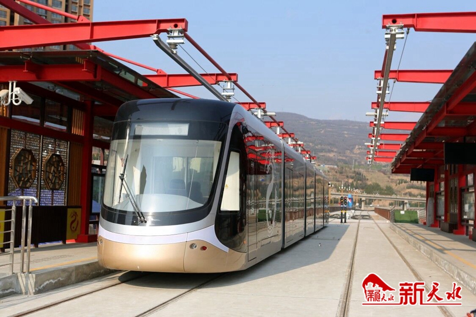 王銳調(diào)研有軌電車示范線一期工程、工業(yè)博物館等項(xiàng)目建設(shè)情況