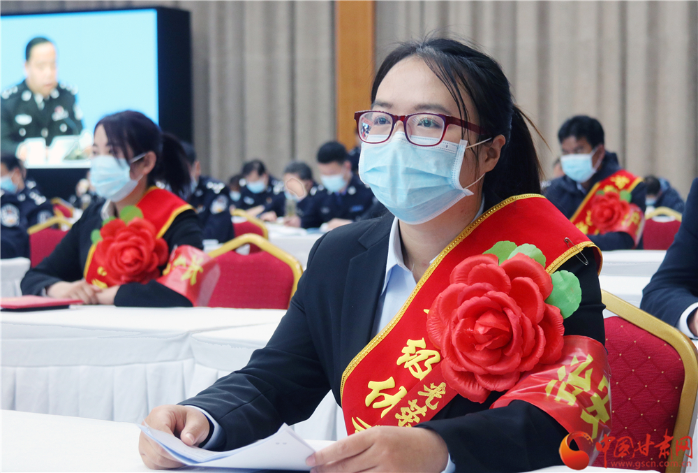 民警的好幫手 鄉(xiāng)親的貼心人——記甘肅省優(yōu)秀治安戶長(zhǎng)陽(yáng)娟（圖）