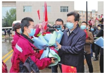 慶陽(yáng)市第二、三批支援湖北醫(yī)療隊(duì)12名隊(duì)員凱旋