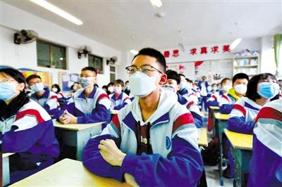 甘肅省初三和高一、高二年級(jí)學(xué)生昨日開學(xué) 青春校園又聞瑯瑯讀書聲