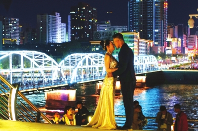 昨夜，中山橋夜景燈光更漂亮了