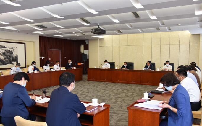 【兩會(huì)快訊】甘肅代表團(tuán)分組審議全國(guó)人大常委會(huì)工作報(bào)告，林鐸參加第一小組會(huì)議并發(fā)言