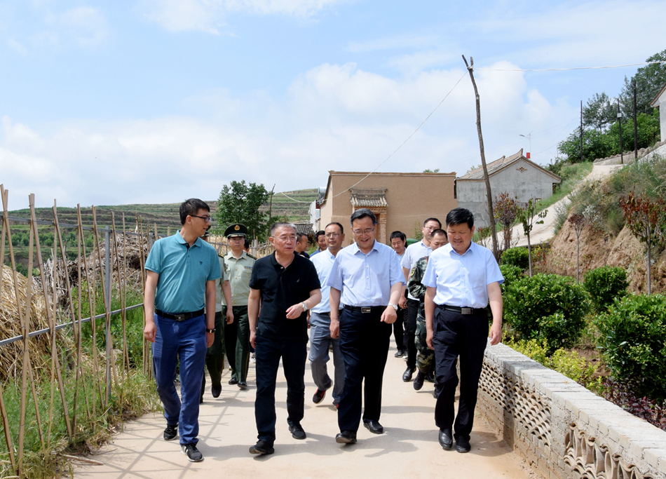 王銳深入麥積區(qū)、甘谷縣掛牌督戰(zhàn)村調(diào)研指導(dǎo)脫貧攻堅(jiān)工作