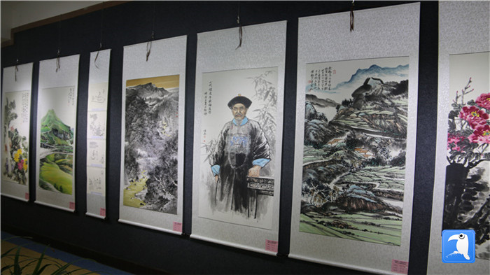 7月1日上午，定西市通渭縣紀委監(jiān)委舉辦“襄郡清風·喜迎建黨99周年”廉政文化書畫展， 共同為黨的生日獻禮。_副本.jpg