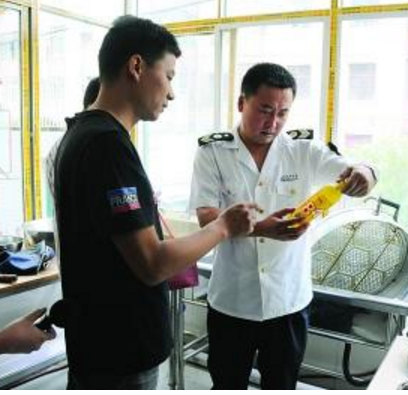 蘭州市場監(jiān)管局綜合行政執(zhí)法隊開展學校、托幼機構(gòu)食品安全專項檢查