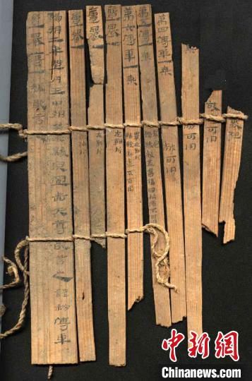 圖為藏于敦煌博物館內(nèi)的漢代簡牘。敦煌市委宣傳部供圖