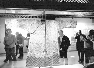 甘肅文化丨嘉慶所賜，被當(dāng)戲服 永登博物館九龍黃袍的前世今生