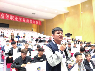 青年講師團走進高校為學(xué)子宣講