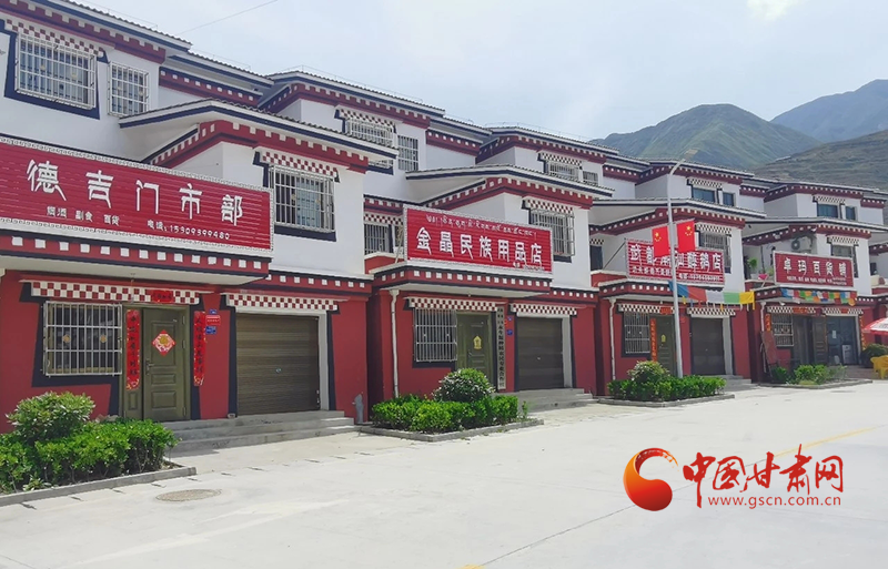 武都坪埡鄉(xiāng)：美麗安置區(qū) 綻放“幸?；ā?>
        </a><em>武都坪埡鄉(xiāng)：美麗安置區(qū) 綻放“幸?；ā?/em></li>
    <li><a  target=