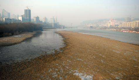 市民：黃河水位大降會不會影響供水？ 水務(wù)部門：枯水期流量偏小屬于正常現(xiàn)象