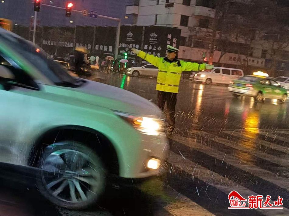 風(fēng)雪襲來，天水最美“警色”在路上！