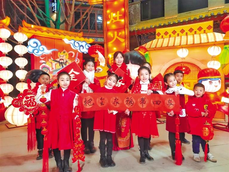 原創(chuàng)音樂(lè)電視《全家?！废蛱m州市人民拜年！