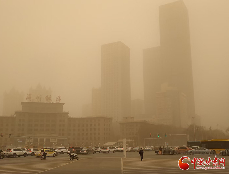 蘭州遇近8年最強(qiáng)沙塵天氣 市區(qū)最低能見度僅為500米