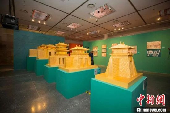 圖為呈現(xiàn)敦煌壁畫中的建筑和園林之美的復(fù)原模型。(資料圖) 敦煌研究院供圖