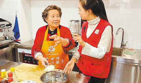 居家養(yǎng)老托起幸?！跋﹃柤t”——甘肅建設(shè)多元養(yǎng)老服務(wù)體系讓老年人安度晚年