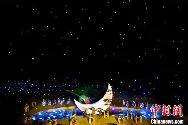 圖為大型沙漠實(shí)景演出《敦煌盛典》演出劇照。(資料圖) 敦煌市委宣傳部供圖