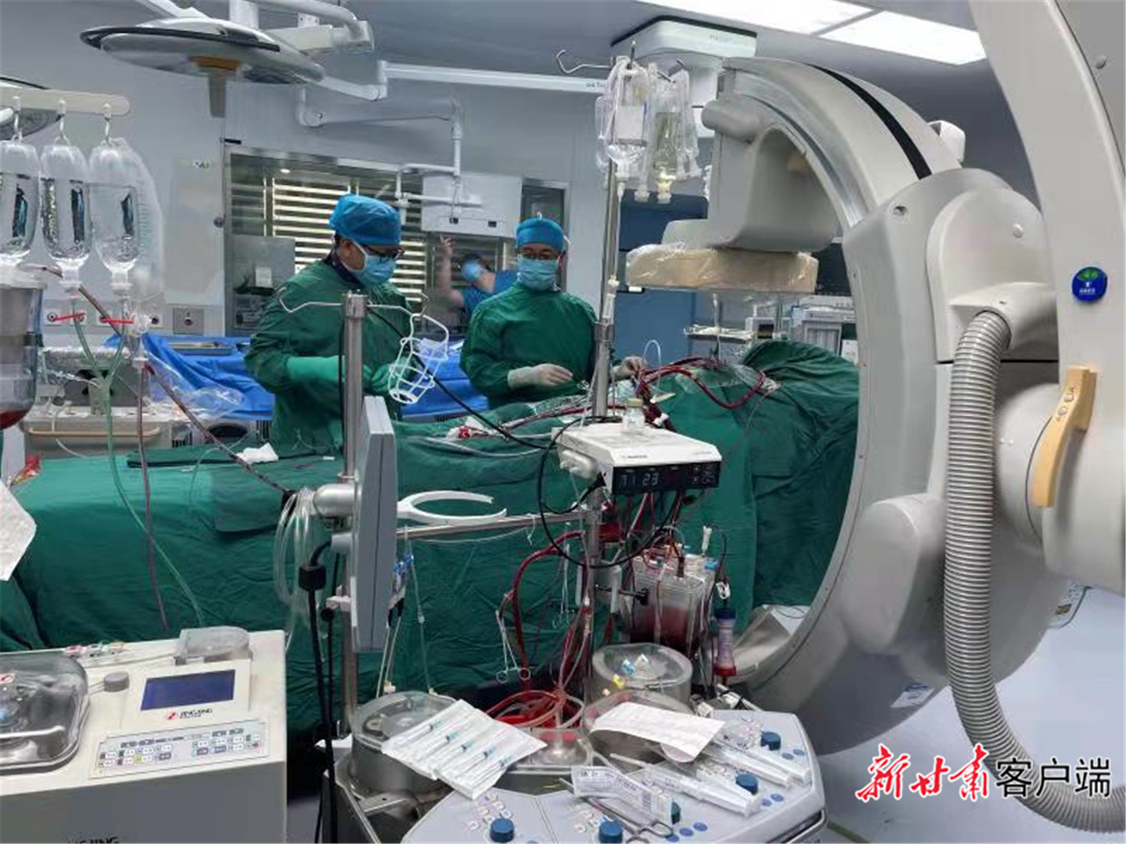 填補省內空白，蘭大一院連續(xù)完成“一站式”雜交手術