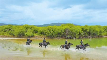 草原騎警，牧民心中的親人——記瑪曲縣公安局草原騎警大隊