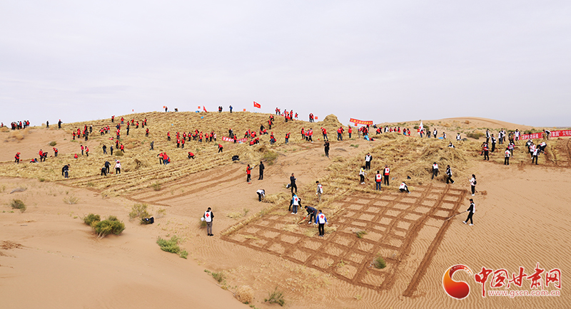 甘肅省委宣傳部、省文明辦、省志愿服務(wù)聯(lián)合會(huì)在古浪縣舉行壓沙主題文明實(shí)踐志愿服務(wù)活動(dòng)