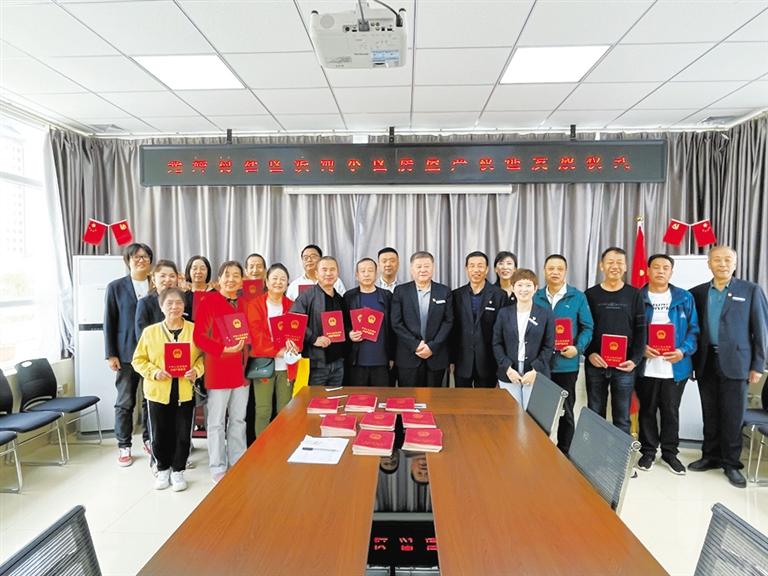 蘭州廣武門街道光輝村社區(qū) 91戶居民終于拿到了房產(chǎn)證！