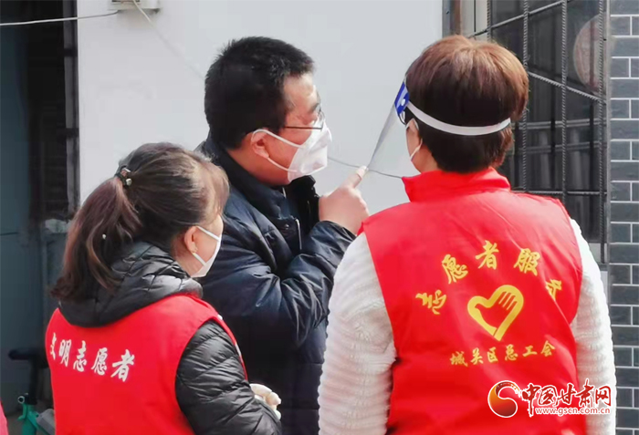 【甘快看·疫情防控最美有你（11）】奔走在“戰(zhàn)疫”一線！有一種力量叫志愿者