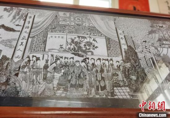 圖為陶世清的影雕作品?！钅?攝