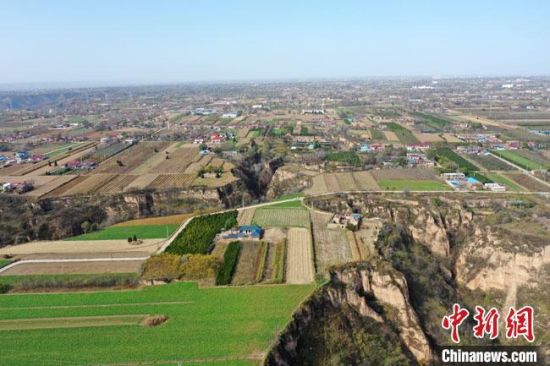 圖為位于甘肅省慶陽市西峰區(qū)境內(nèi)的南佐遺址地貌。(資料圖) 甘肅省文物局供圖