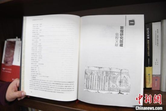 《甘肅藏敦煌遺書研究文獻(xiàn)引得》編纂耗時(shí)8年，收錄研究文獻(xiàn)數(shù)據(jù)總計(jì)17000條，時(shí)間跨越110年?！钇G敏 攝