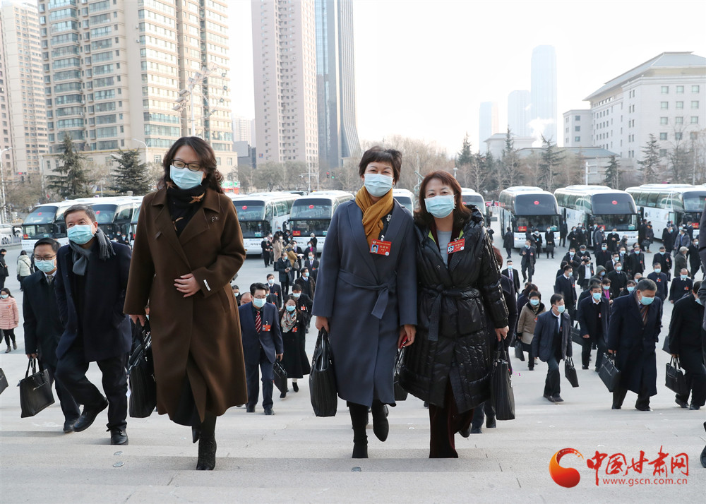 【聚焦2022甘肅兩會(huì)】政協(xié)甘肅省十二屆五次會(huì)議今天開(kāi)幕 委員們信心滿(mǎn)滿(mǎn)步入會(huì)場(chǎng)