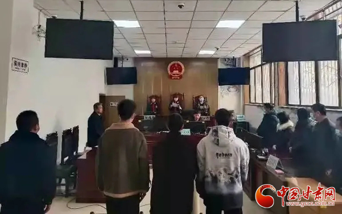 依法帶娃！甘肅省平?jīng)鍪邪l(fā)出首份《家庭教育令》