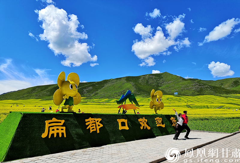 河西走廊張掖扁都口，古絲綢之路要道。王振武 攝