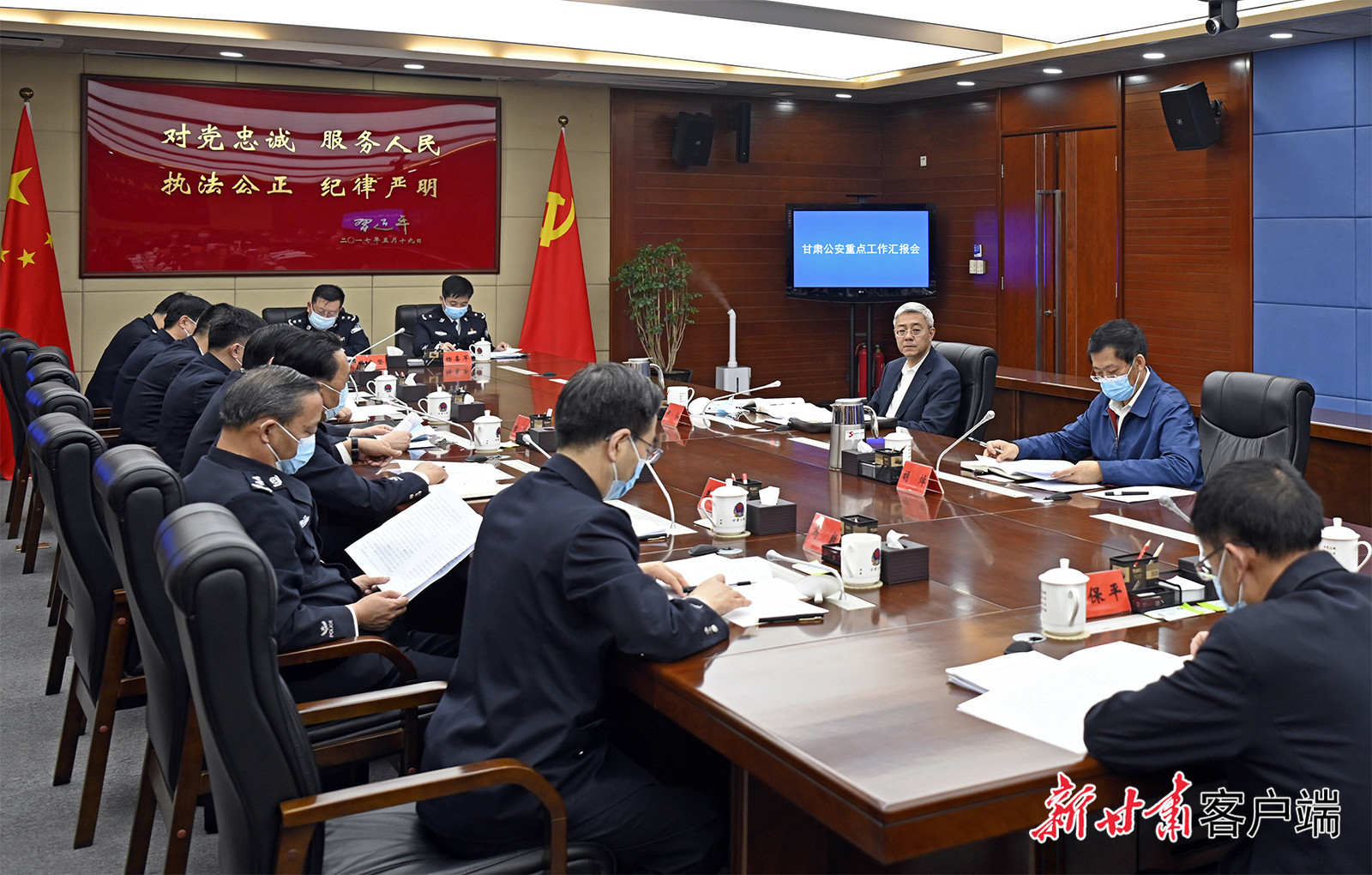 【甘快看】尹弘在甘肅省公安廳調(diào)研時強調(diào)：堅持政治建警鍛造公安鐵軍，全力以赴防風險保安全護穩(wěn)定