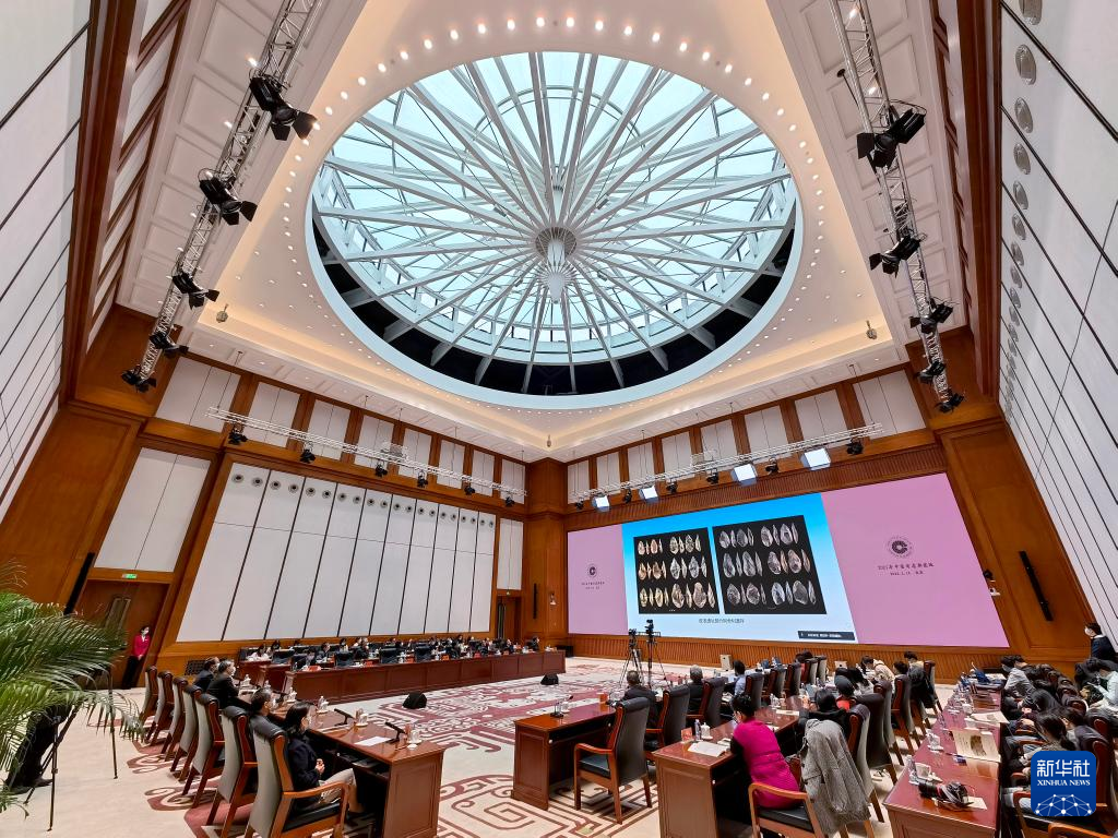 3月18日，“中國社會科學院考古學論壇·2021年中國考古新發(fā)現(xiàn)”進行入選項目報告環(huán)節(jié)（手機照片）。