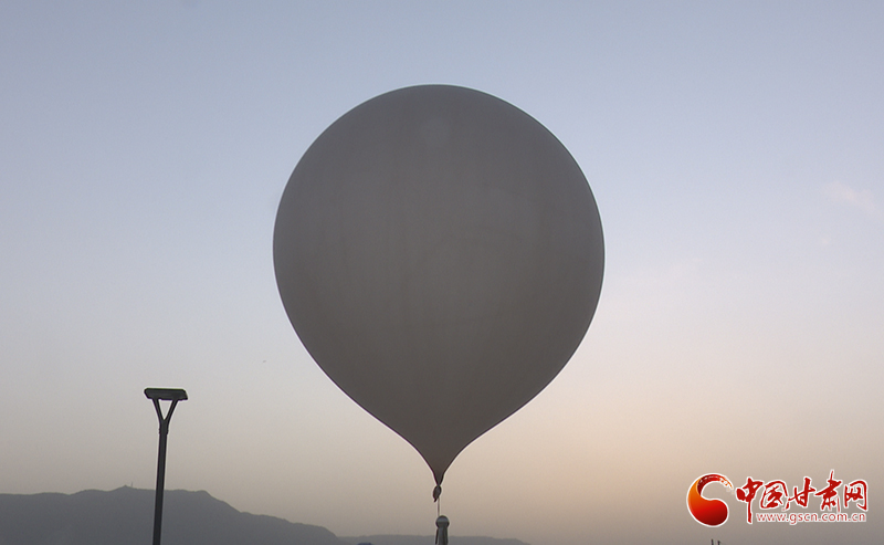 【世界氣象日】氣象站為何一天兩次放飛“大氣球”？甘肅氣象專家告訴你