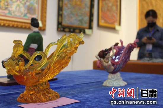 圖為敦煌飛天造型的作品。徐雪 攝