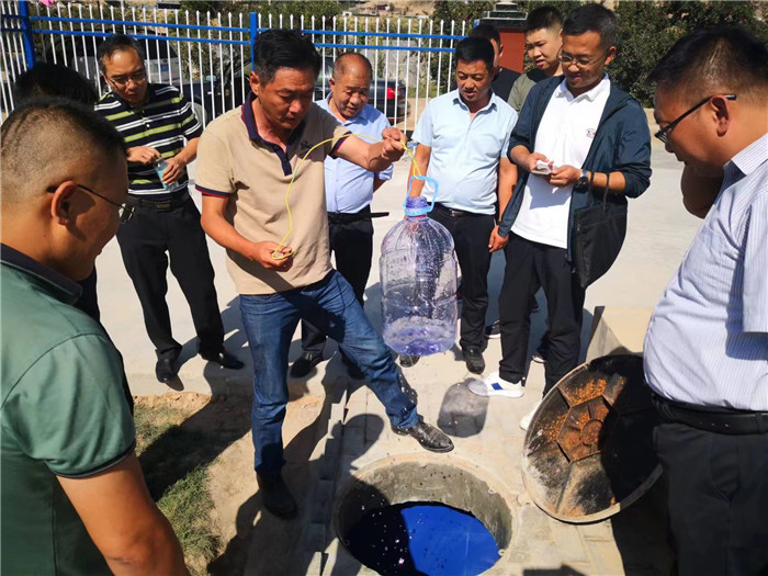 城關(guān)區(qū)作風(fēng)建設(shè)督察組赴青白石污水處理站，檢查污水采樣情況。.jpg