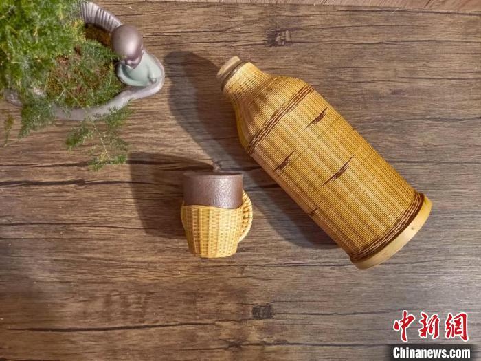 圖為竹編暖壺套。(資料圖) 甘肅省非遺保護(hù)中心供圖