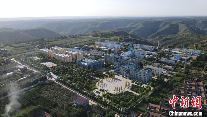 圖為華能正寧核桃峪煤礦廠區(qū)。(資料圖) 慶陽市委宣傳部供圖