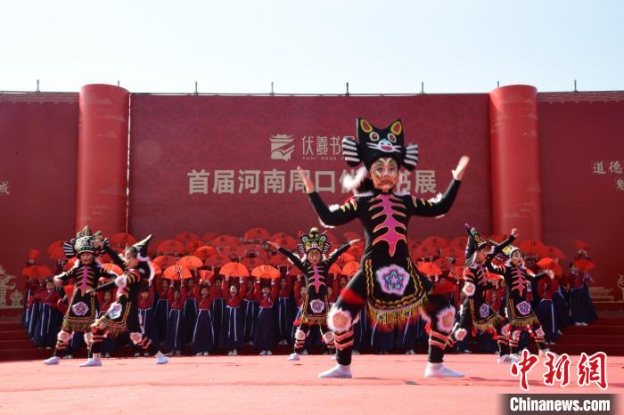 圖為首屆周口伏羲書展開(kāi)幕式表演。　梁照曾 攝