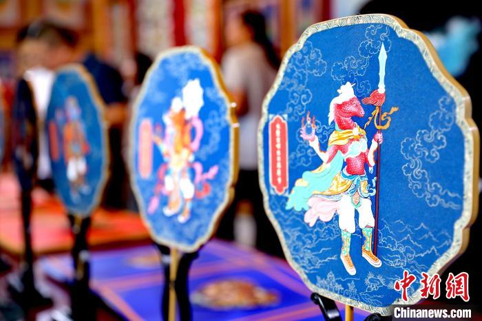 圖為唐卡延伸產品?！⊙Φ?攝