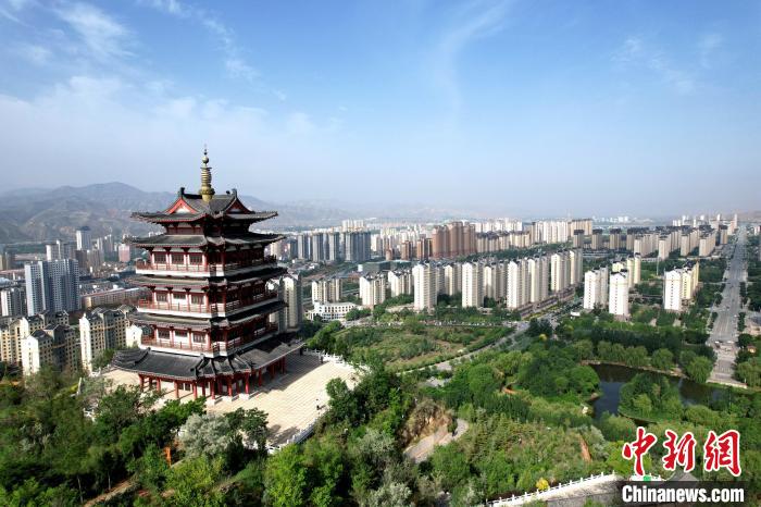 圖為航拍樂(lè)都區(qū)朝陽(yáng)山片區(qū)?！⊙Φ?攝