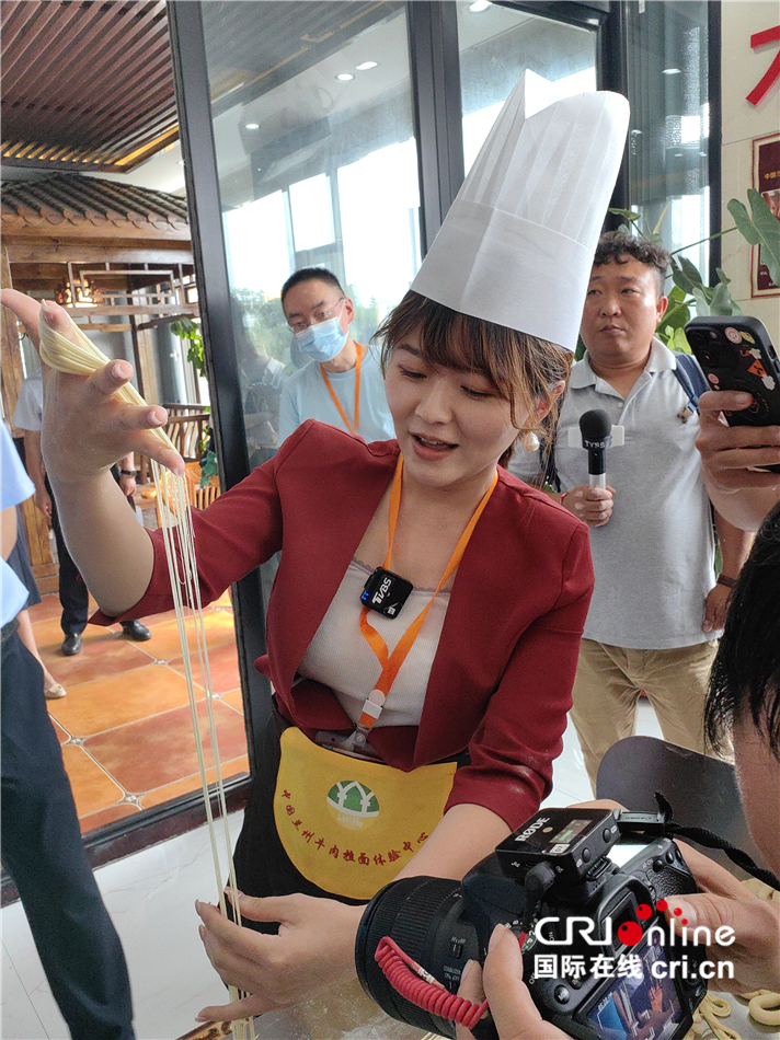 “絲路風(fēng)采 如意甘肅”海峽兩岸記者聯(lián)合采訪(fǎng)實(shí)錄一：蘭州之精美_fororder___172.100.100.3_temp_2_1_2_1_1_571639e5-d0e0-4967-8d37-203e32aed1d6