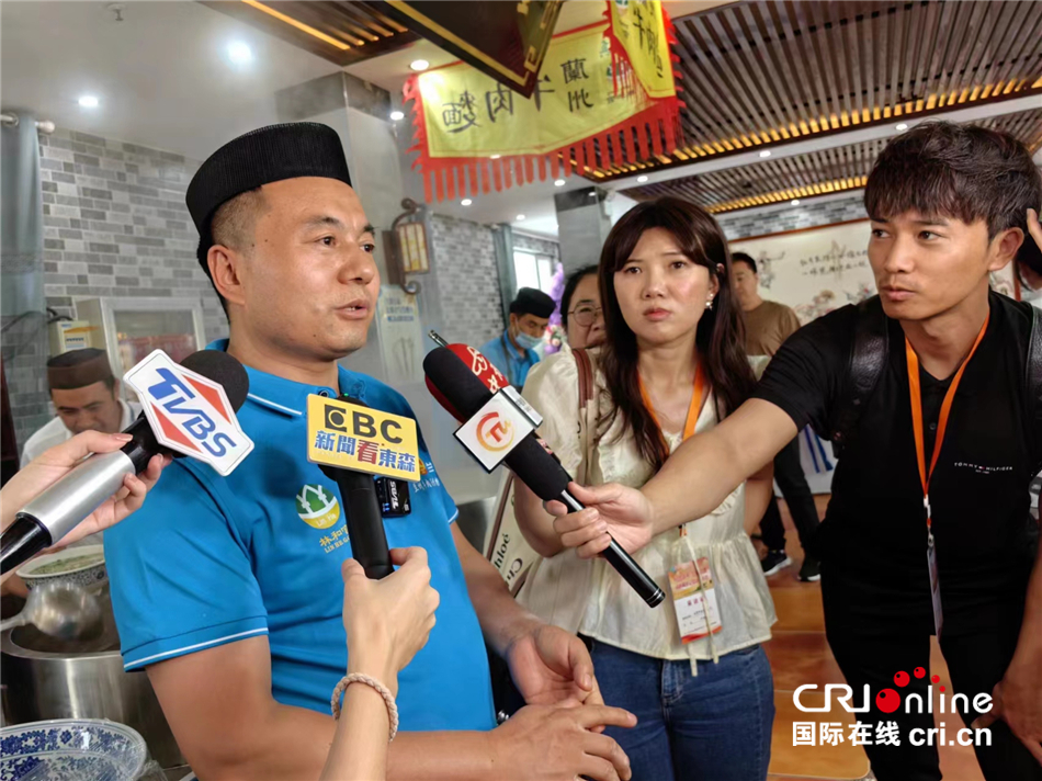 “絲路風(fēng)采 如意甘肅”海峽兩岸記者聯(lián)合采訪(fǎng)實(shí)錄一：蘭州之精美_fororder___172.100.100.3_temp_2_1_2_1_1_bd2579f7-44c8-4aff-b537-77bcb0551516