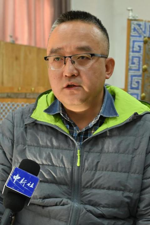 謝焱，甘肅省文物考古研究所副研究館員、考古研究二部主任、田野考古項(xiàng)目負(fù)責(zé)人。主持參與了張家川馬家塬戰(zhàn)國(guó)西戎墓地、臨潭磨溝齊家文化墓地等20多項(xiàng)考古調(diào)查、發(fā)掘工作，曾獲得中國(guó)國(guó)家文物局田野考古二、三等獎(jiǎng)，“十二五”文物保護(hù)科學(xué)和技術(shù)創(chuàng)新二等獎(jiǎng)等榮譽(yù)。