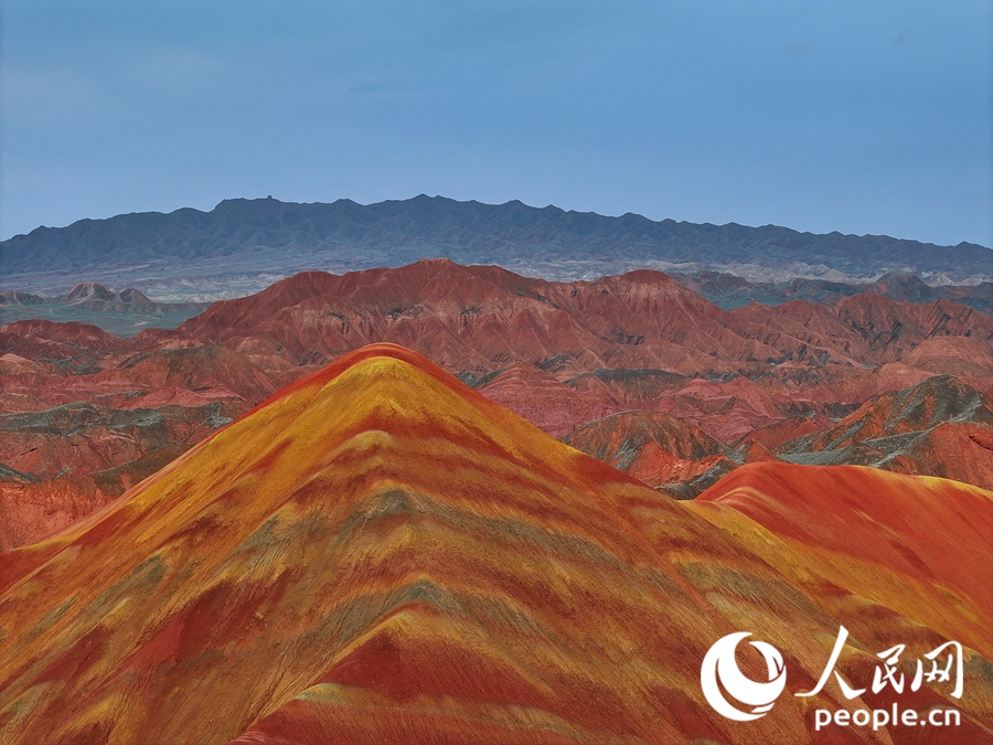 雨后的七彩丹霞，顏色格外艷麗。人民網(wǎng)記者 李根攝