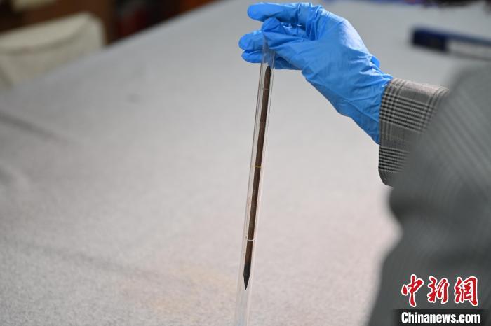 2024年5月7日，甘肅省博物館館藏國寶級文物“白馬作”毛筆。李亞龍　攝