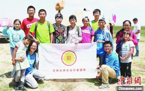 圖為蘭州大學文化行者團隊走進民族社區(qū)。(資料圖)蘭州大學供圖